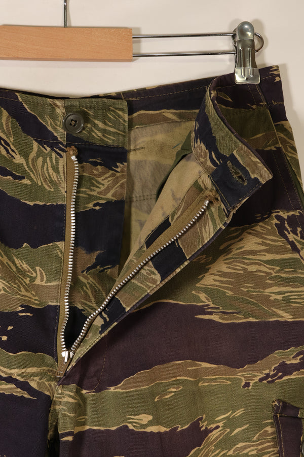 กางเกงลายเสือ Okinawa Tiger ตัดเย็บแบบอเมริกันช่วงกลางทศวรรษ 1960 มีรอยซีดจางน้อยมาก มือสอง