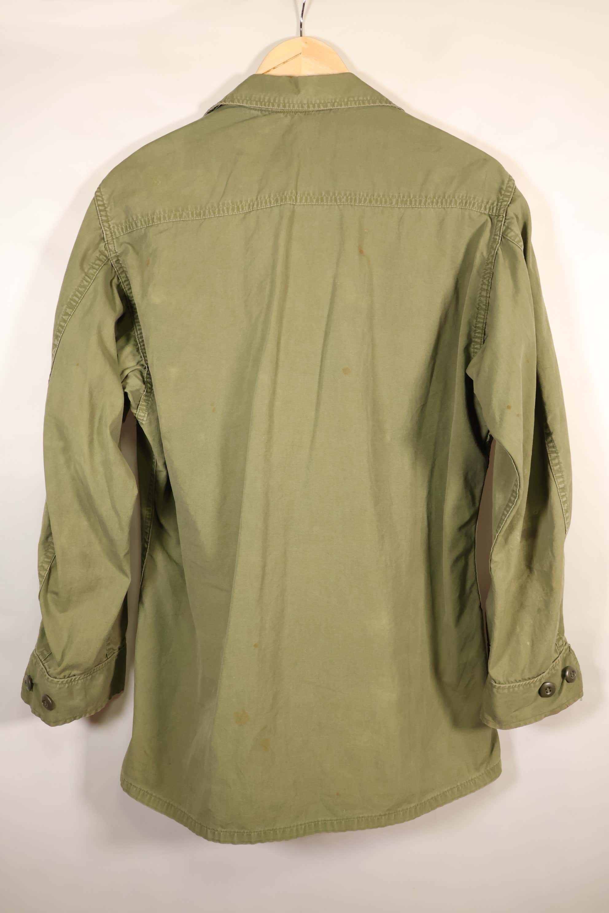 แจ็กเก็ตสนามแบบ Jungle Fatigue รุ่นที่ 3 ตามสัญญา M-R ปี 1967 – สีจางเล็กน้อย – มือสอง