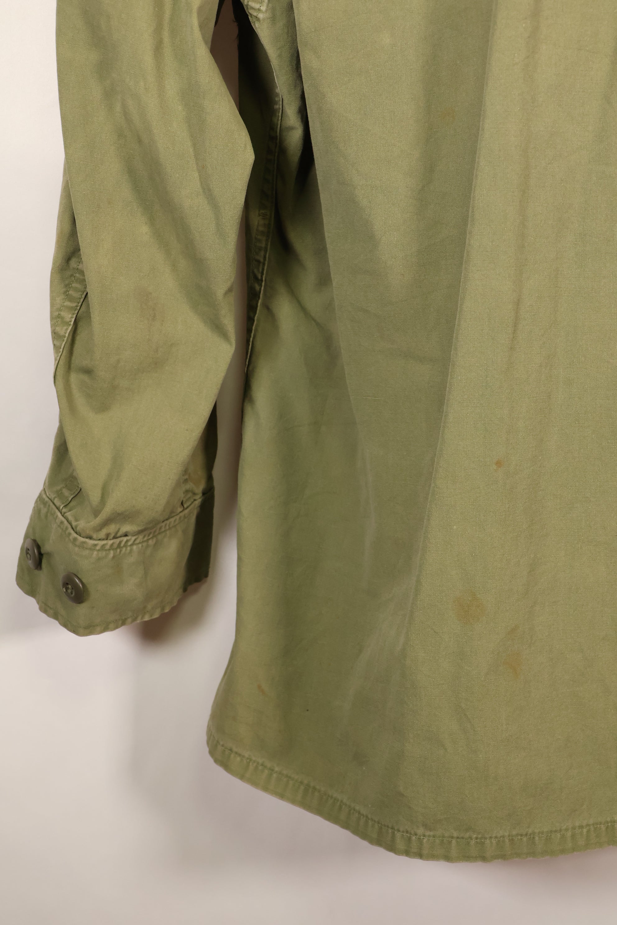 แจ็กเก็ตสนามแบบ Jungle Fatigue รุ่นที่ 3 ตามสัญญา M-R ปี 1967 – สีจางเล็กน้อย – มือสอง