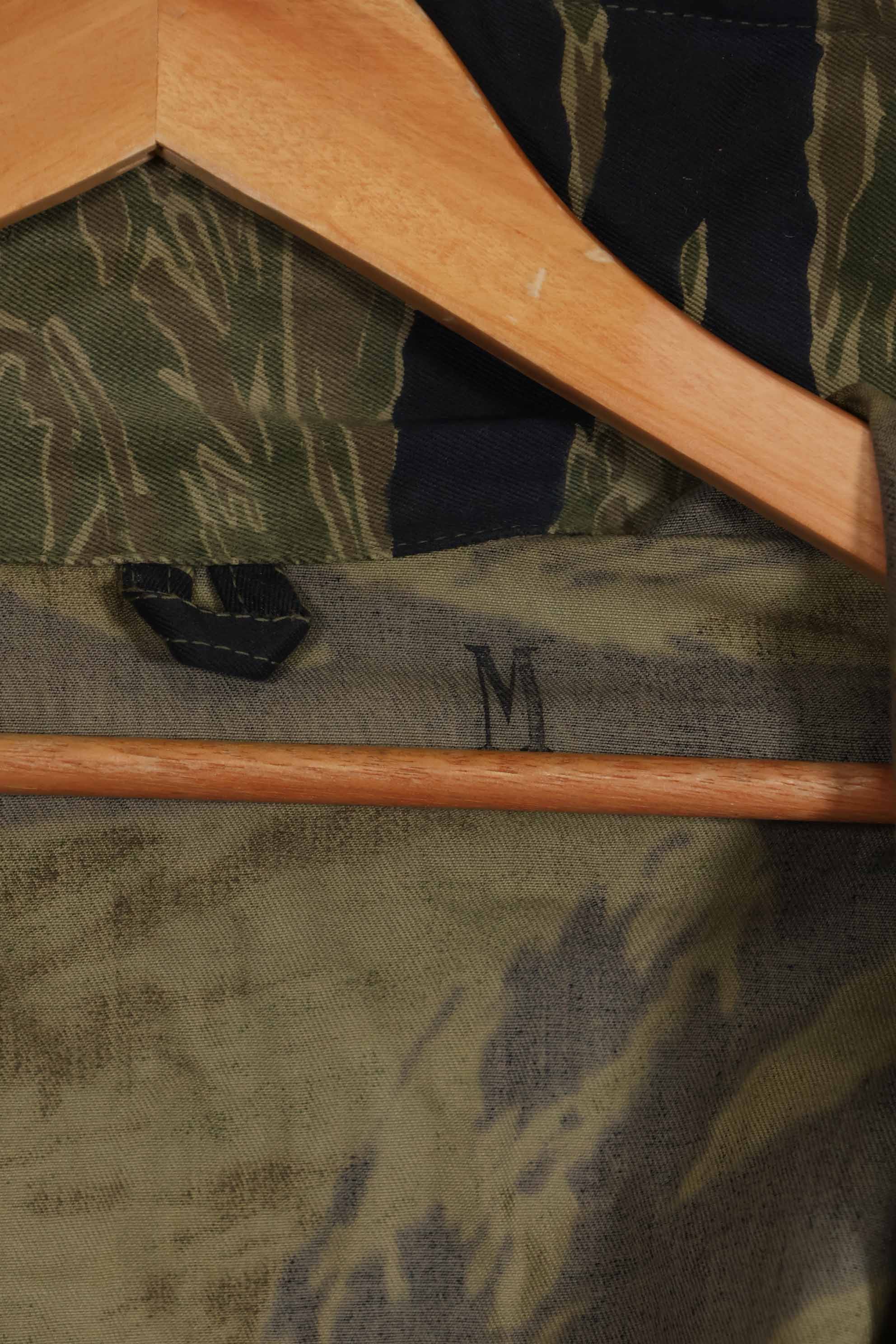 Mid-1960s Okinawa Tiger Pattern Tiger Stripe US Cut Shirt, M, good condition.