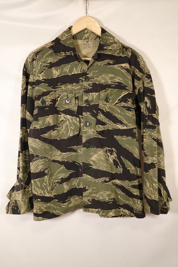 เสื้อเชิ้ตตัดเย็บแบบอเมริกัน ลายเสือลายทางแบบโอคินาวา รุ่น US-L กลางทศวรรษ 1960 สภาพมือสอง