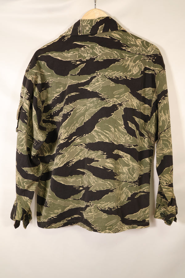 เสื้อเชิ้ตตัดเย็บแบบอเมริกัน ลายเสือลายทางแบบโอคินาวา รุ่น US-L กลางทศวรรษ 1960 สภาพมือสอง