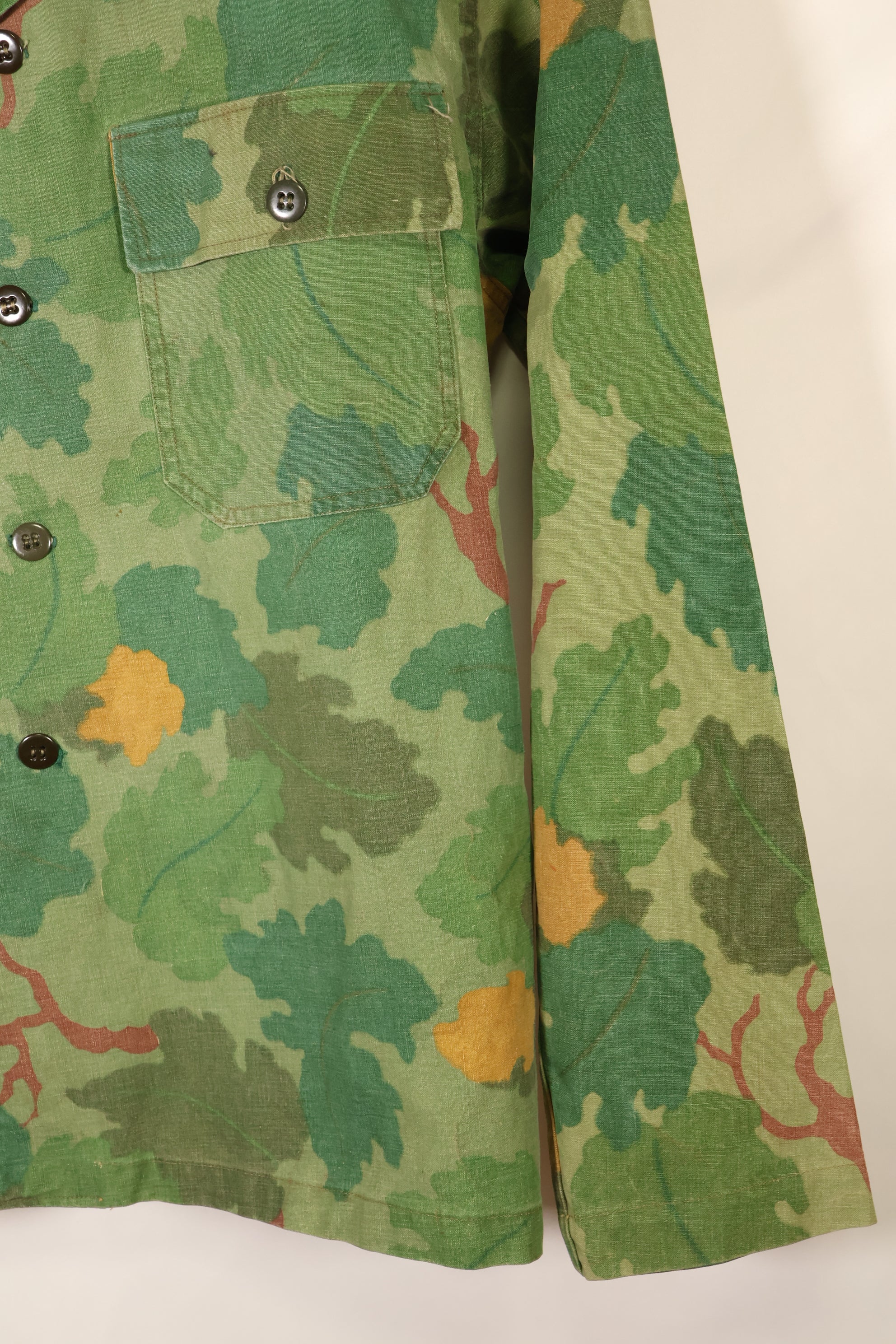 ปลายทศวรรษ 1960 ถึงต้นทศวรรษ 1970 – สินค้าจากแหล่งส่วนตัว – ลายพรางมิตเชลล์ – เสื้อเชิ้ตยูทิลิตี้ตัดแบบ USMC OG-107 – มือสอง