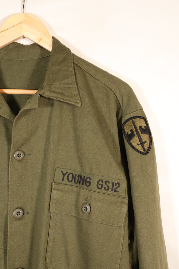ทศวรรษ 1960, ขนาดประมาณ MEDIUM, OG-107, เสื้อยูทิลิตี้, ทรงตัดเย็บหายาก, มีแพทช์ที่ติดเพิ่มภายหลัง, มือสอง