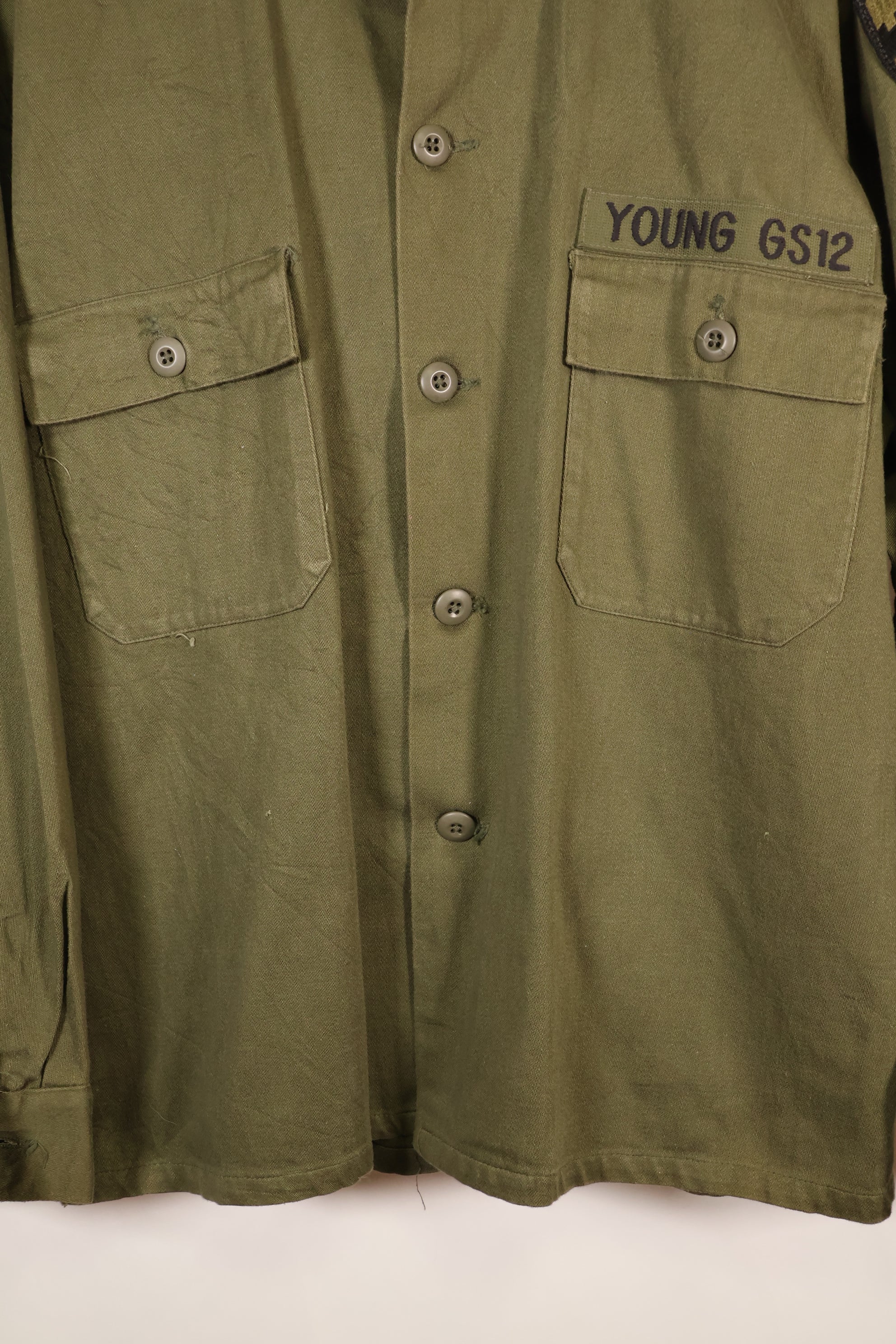 ทศวรรษ 1960, ขนาดประมาณ MEDIUM, OG-107, เสื้อยูทิลิตี้, ทรงตัดเย็บหายาก, มีแพทช์ที่ติดเพิ่มภายหลัง, มือสอง
