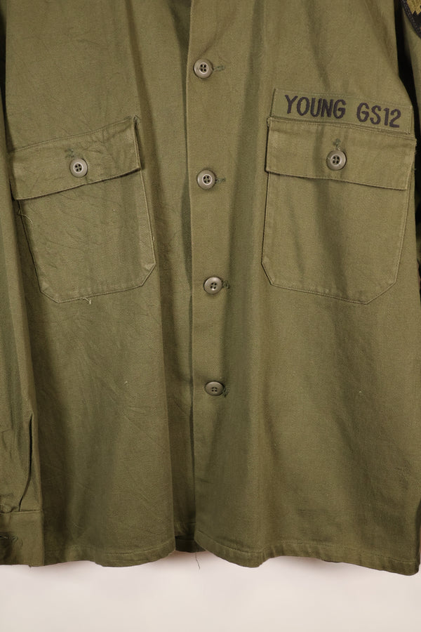 ทศวรรษ 1960, ขนาดประมาณ MEDIUM, OG-107, เสื้อยูทิลิตี้, ทรงตัดเย็บหายาก, มีแพทช์ที่ติดเพิ่มภายหลัง, มือสอง