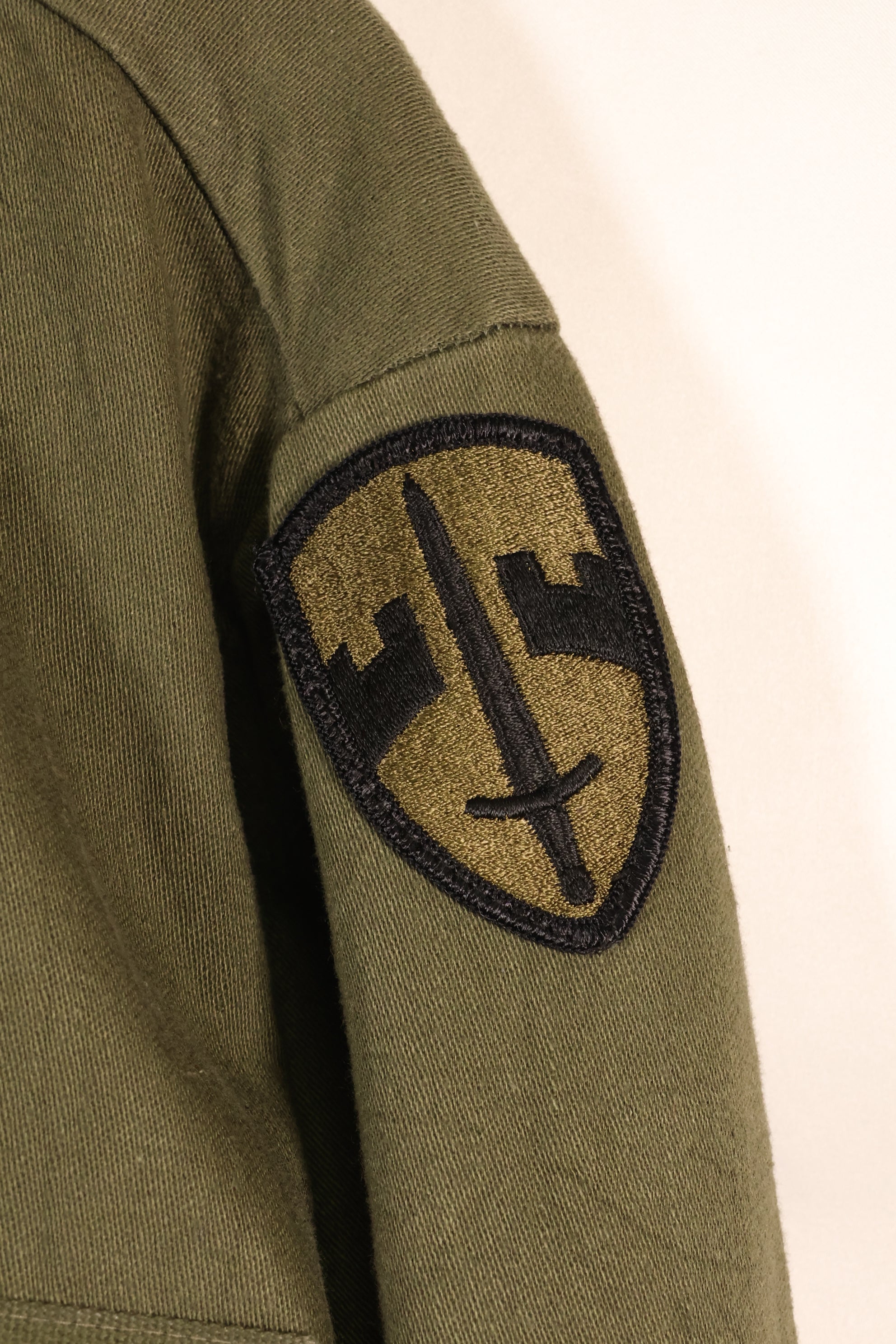 ทศวรรษ 1960, ขนาดประมาณ MEDIUM, OG-107, เสื้อยูทิลิตี้, ทรงตัดเย็บหายาก, มีแพทช์ที่ติดเพิ่มภายหลัง, มือสอง