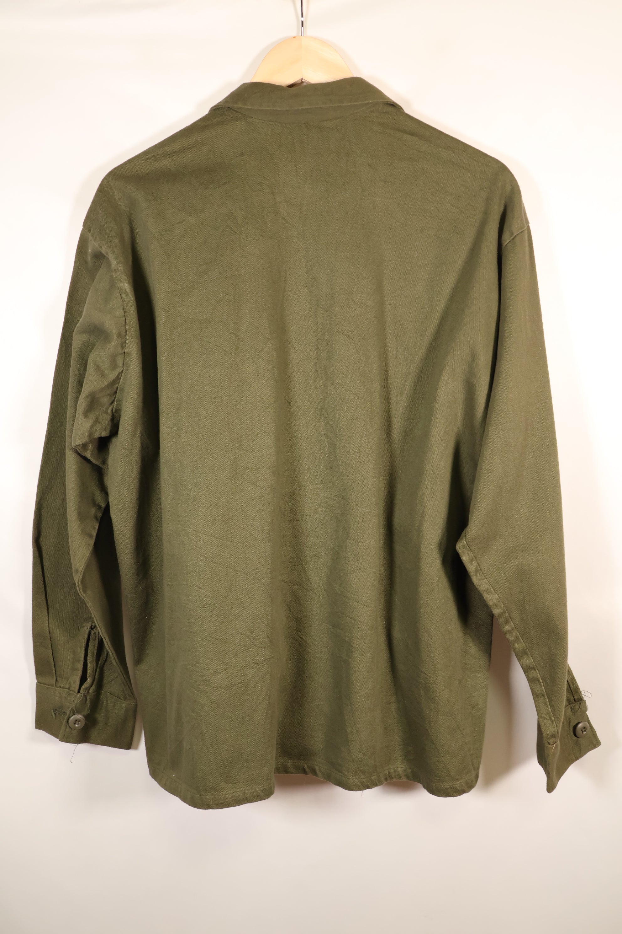 ทศวรรษ 1960, ขนาดประมาณ MEDIUM, OG-107, เสื้อยูทิลิตี้, ทรงตัดเย็บหายาก, มีแพทช์ที่ติดเพิ่มภายหลัง, มือสอง