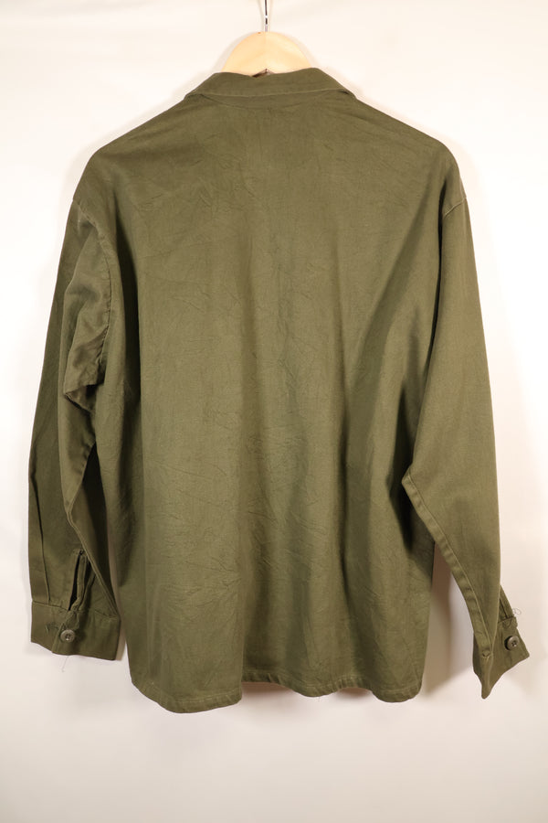 ทศวรรษ 1960, ขนาดประมาณ MEDIUM, OG-107, เสื้อยูทิลิตี้, ทรงตัดเย็บหายาก, มีแพทช์ที่ติดเพิ่มภายหลัง, มือสอง