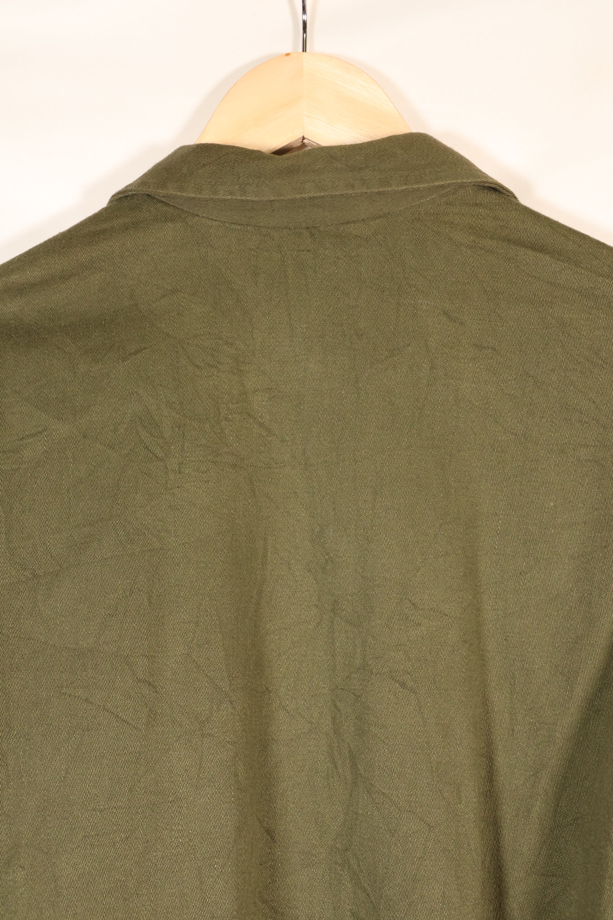 ทศวรรษ 1960, ขนาดประมาณ MEDIUM, OG-107, เสื้อยูทิลิตี้, ทรงตัดเย็บหายาก, มีแพทช์ที่ติดเพิ่มภายหลัง, มือสอง