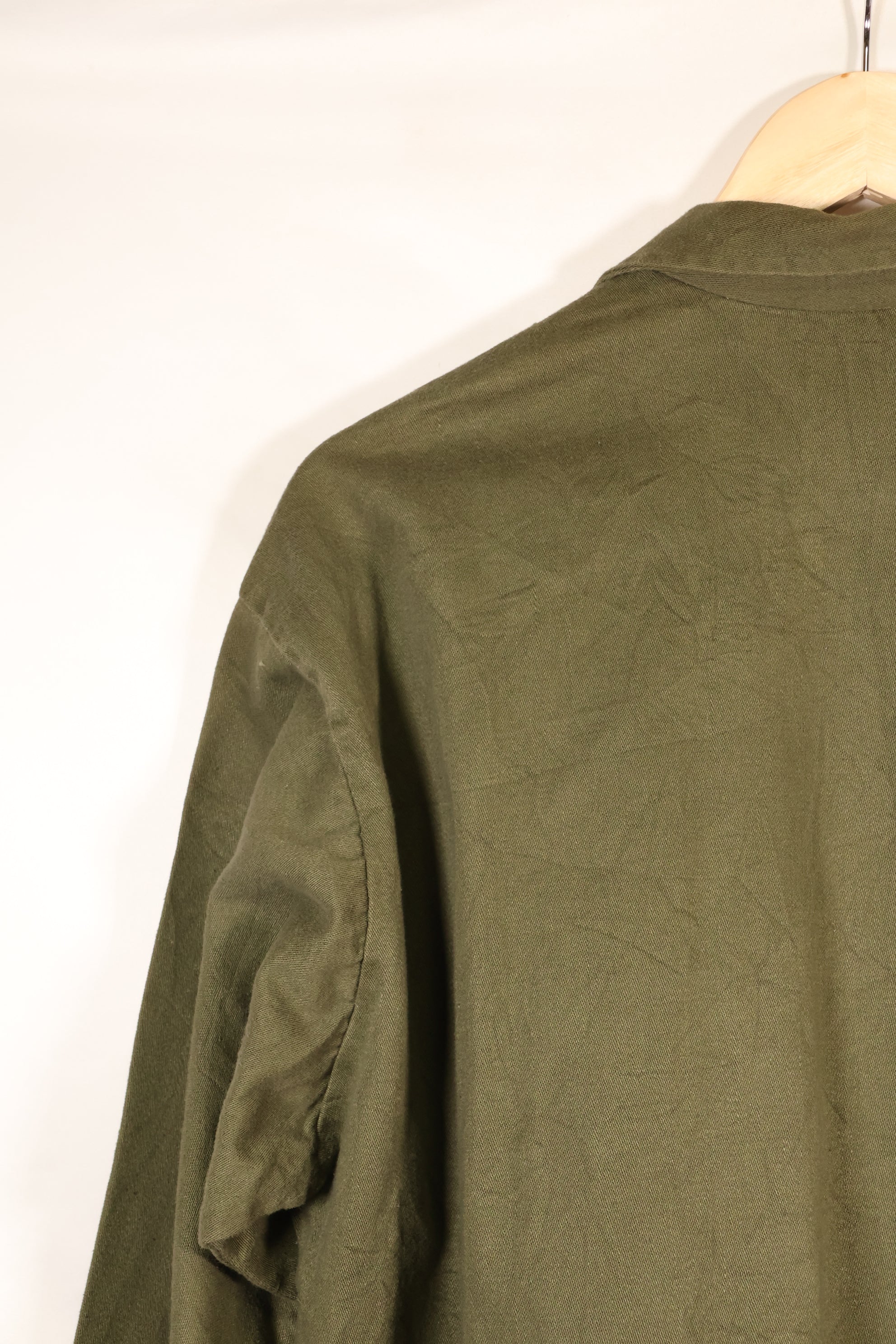 ทศวรรษ 1960, ขนาดประมาณ MEDIUM, OG-107, เสื้อยูทิลิตี้, ทรงตัดเย็บหายาก, มีแพทช์ที่ติดเพิ่มภายหลัง, มือสอง