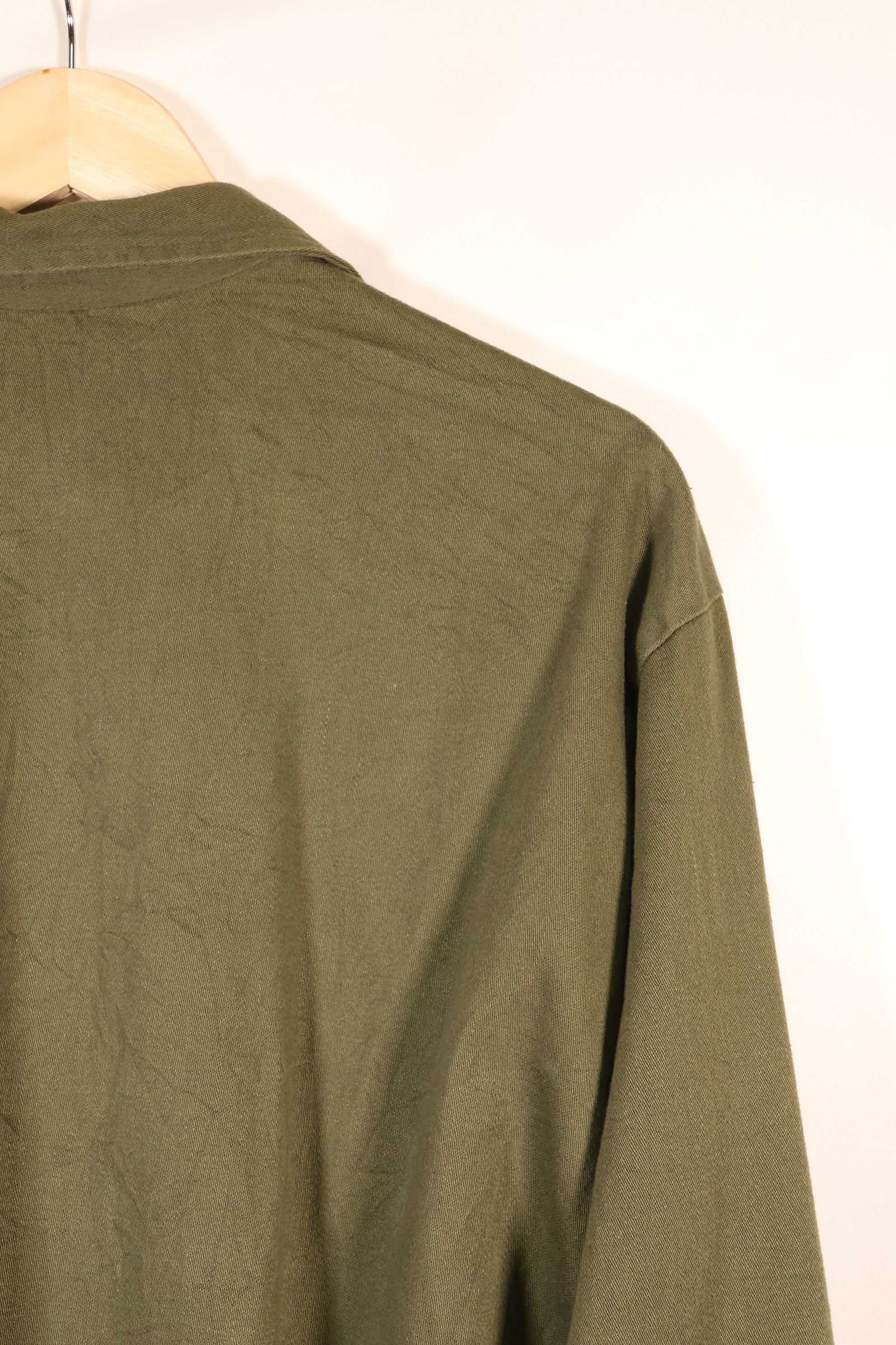 ทศวรรษ 1960, ขนาดประมาณ MEDIUM, OG-107, เสื้อยูทิลิตี้, ทรงตัดเย็บหายาก, มีแพทช์ที่ติดเพิ่มภายหลัง, มือสอง