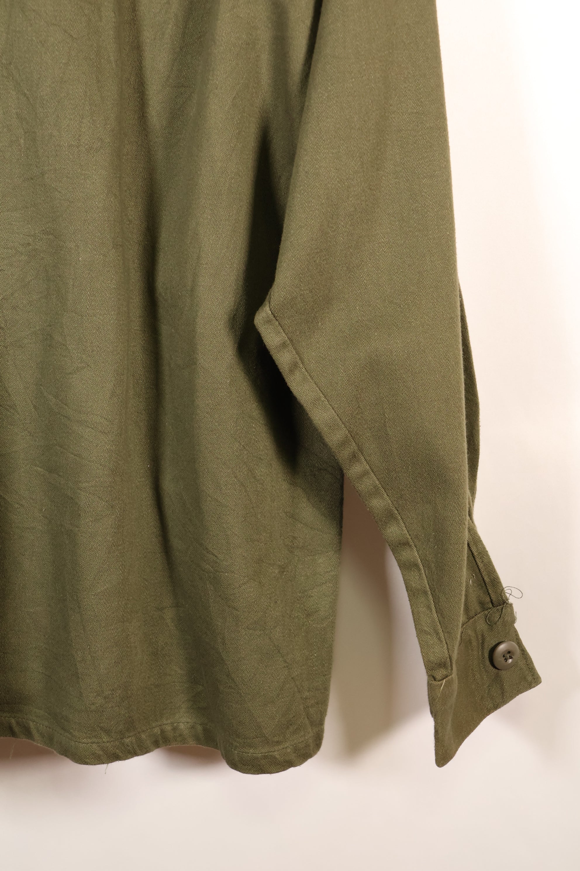 ทศวรรษ 1960, ขนาดประมาณ MEDIUM, OG-107, เสื้อยูทิลิตี้, ทรงตัดเย็บหายาก, มีแพทช์ที่ติดเพิ่มภายหลัง, มือสอง