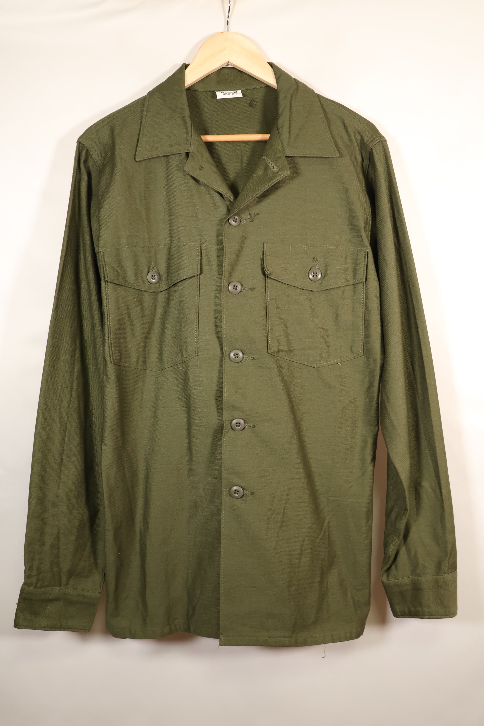 กลางทศวรรษ 1960, 16 1/2 x 36, กองทัพสหรัฐฯ, เสื้อใช้งานทั่วไป OG-107, แทบไม่ได้ใช้