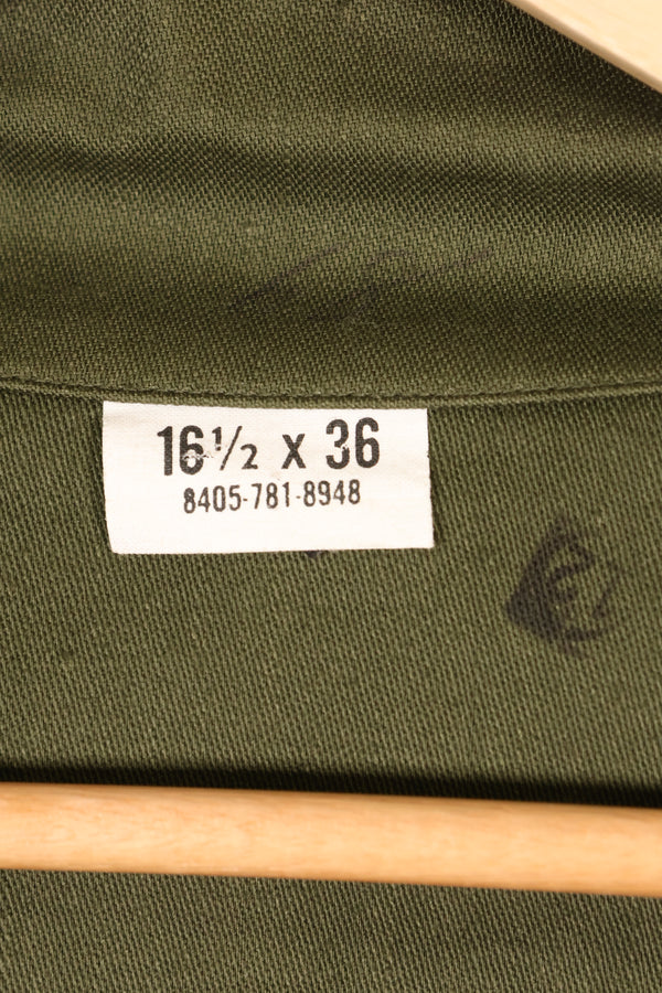 กลางทศวรรษ 1960, 16 1/2 x 36, กองทัพสหรัฐฯ, เสื้อใช้งานทั่วไป OG-107, แทบไม่ได้ใช้