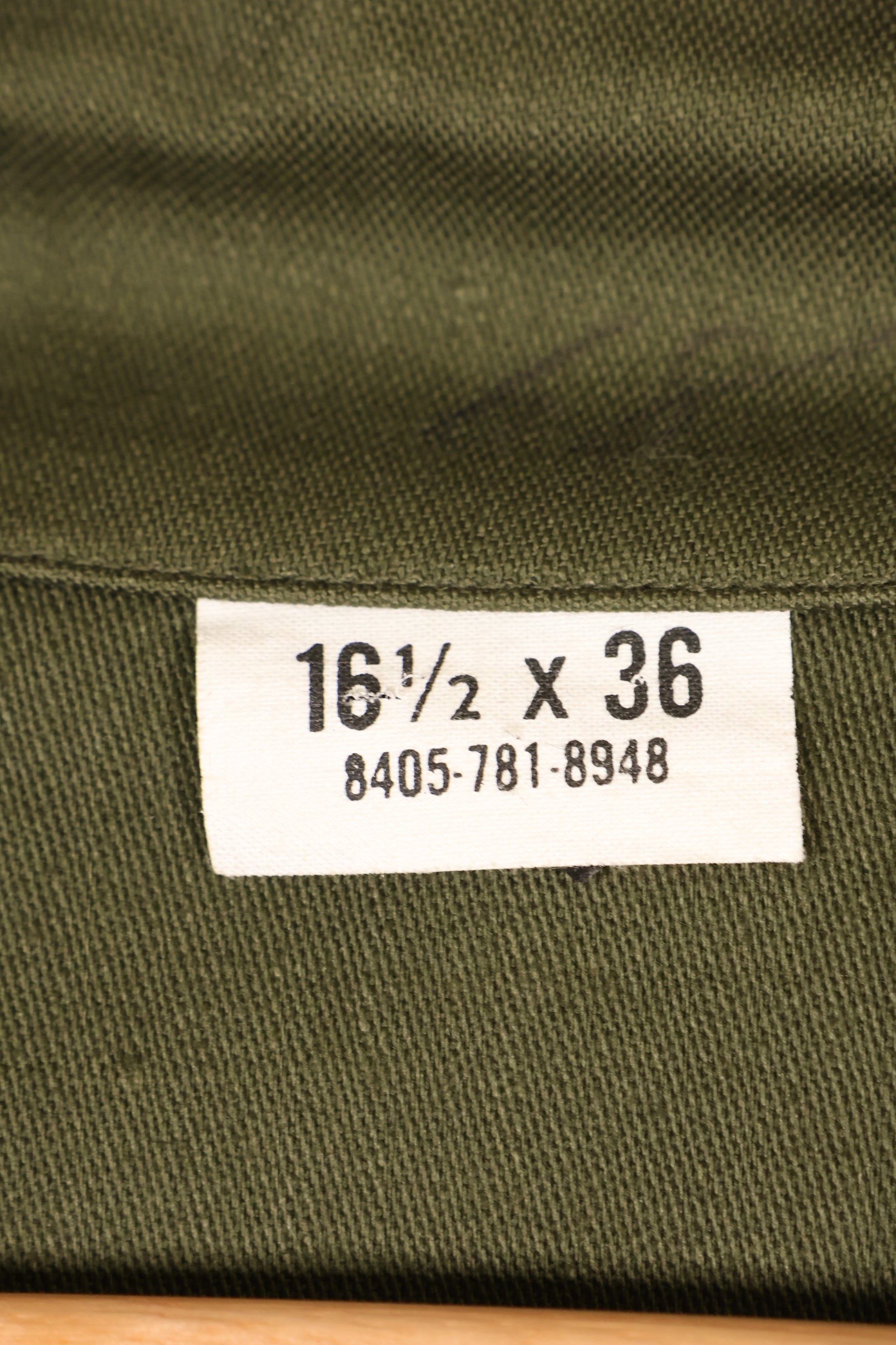 กลางทศวรรษ 1960, 16 1/2 x 36, กองทัพสหรัฐฯ, เสื้อใช้งานทั่วไป OG-107, แทบไม่ได้ใช้
