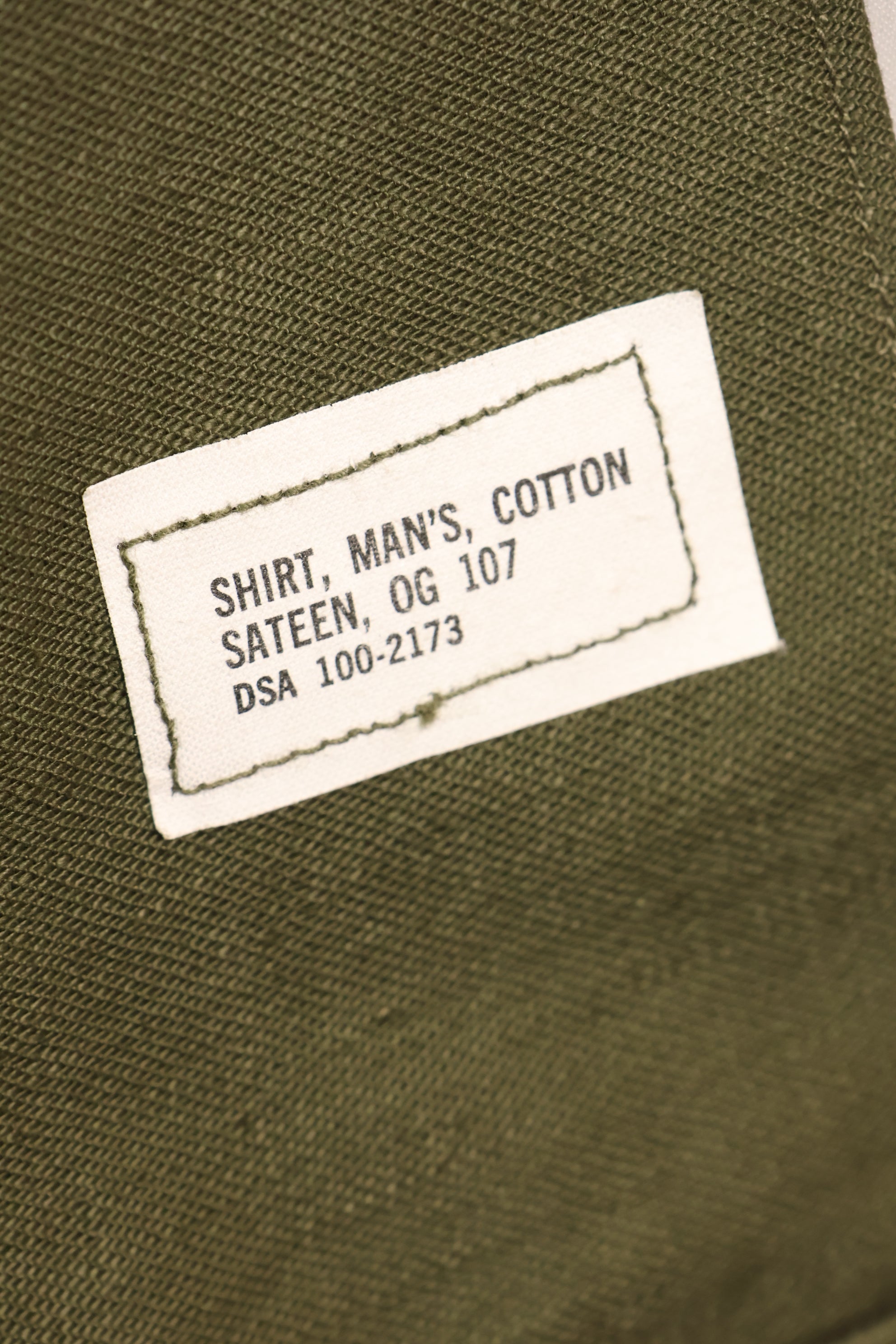 กลางทศวรรษ 1960, 16 1/2 x 36, กองทัพสหรัฐฯ, เสื้อใช้งานทั่วไป OG-107, แทบไม่ได้ใช้