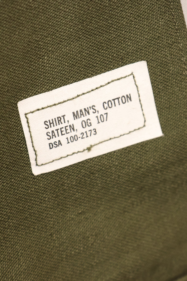 กลางทศวรรษ 1960, 16 1/2 x 36, กองทัพสหรัฐฯ, เสื้อใช้งานทั่วไป OG-107, แทบไม่ได้ใช้
