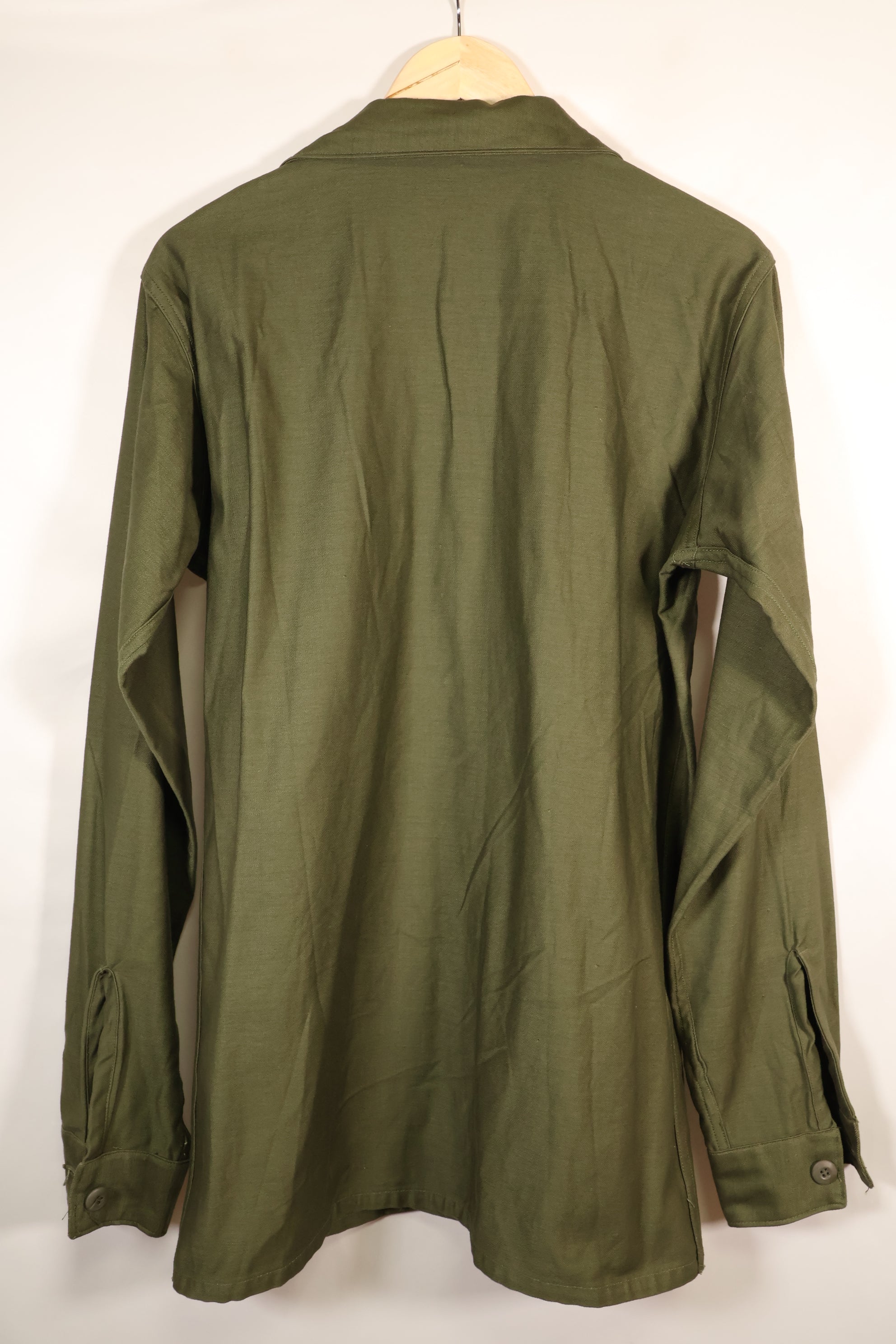กลางทศวรรษ 1960, 16 1/2 x 36, กองทัพสหรัฐฯ, เสื้อใช้งานทั่วไป OG-107, แทบไม่ได้ใช้