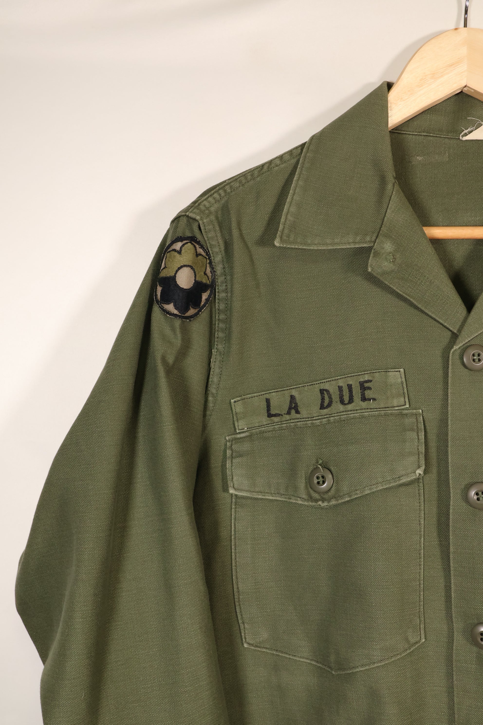สัญญาปี 1972, 15 1/2 x 33, OG-107, เสื้อใช้งานทั่วไป, มีแพทช์, มือสอง