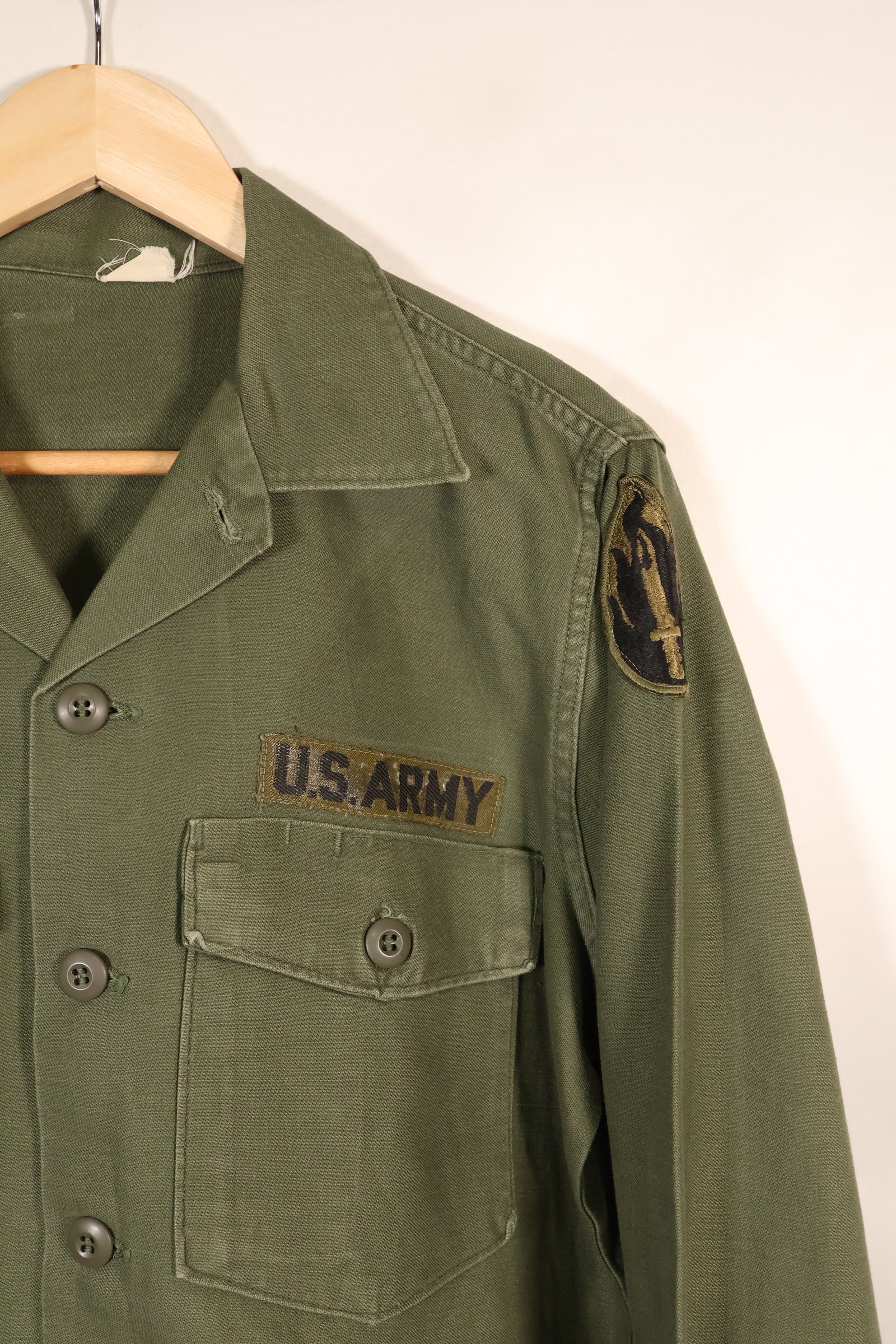 สัญญาปี 1972, 15 1/2 x 33, OG-107, เสื้อใช้งานทั่วไป, มีแพทช์, มือสอง