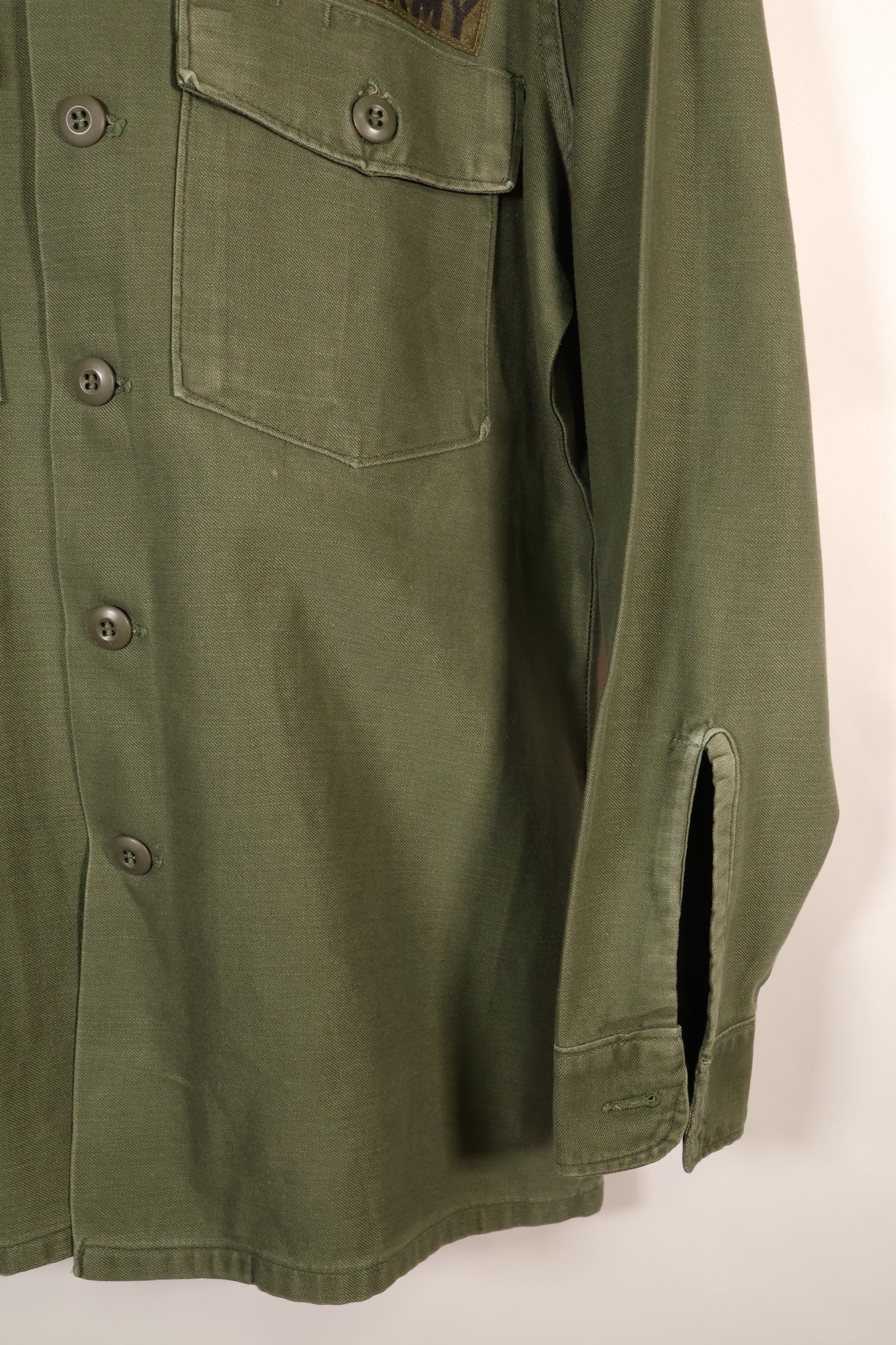 สัญญาปี 1972, 15 1/2 x 33, OG-107, เสื้อใช้งานทั่วไป, มีแพทช์, มือสอง
