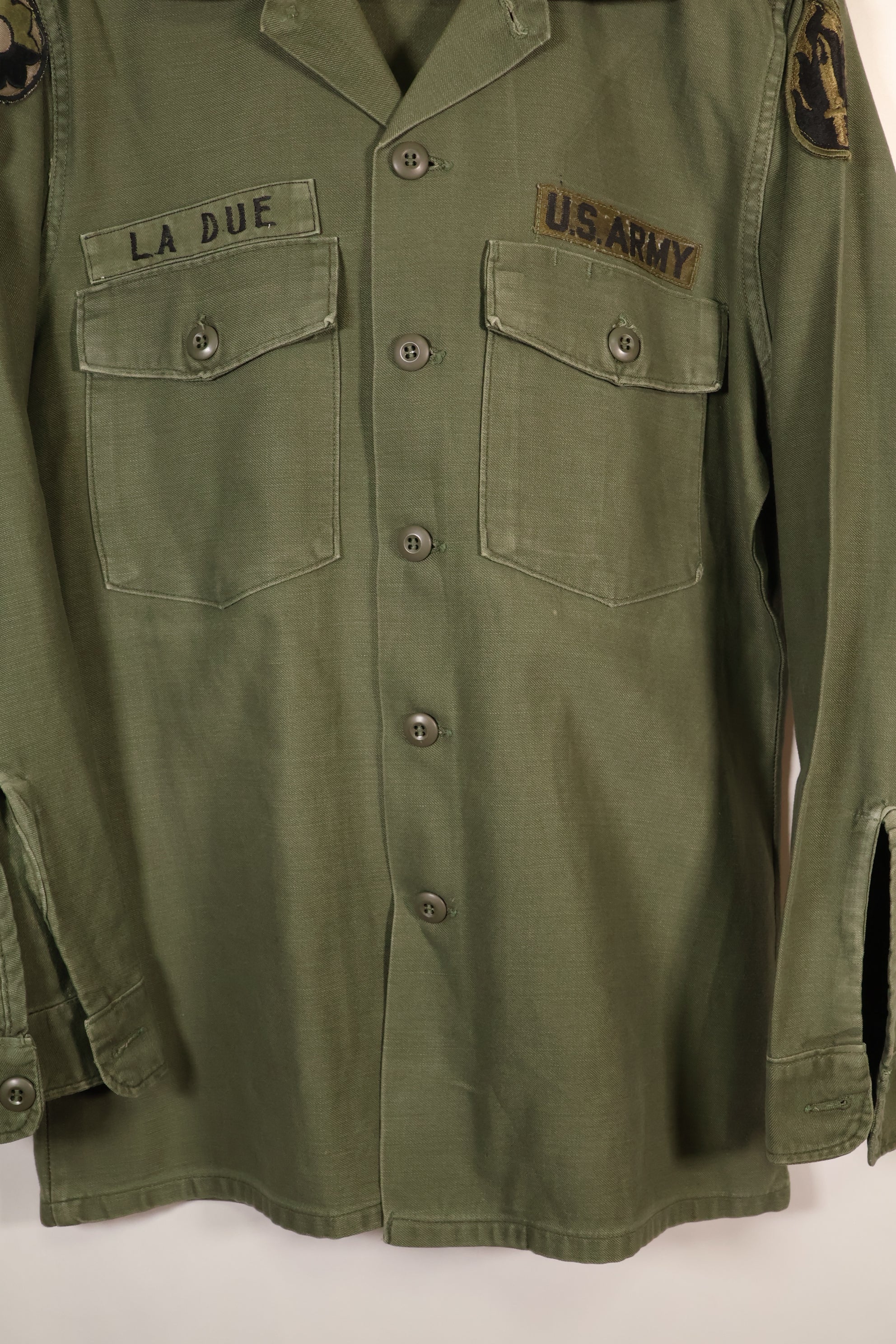 สัญญาปี 1972, 15 1/2 x 33, OG-107, เสื้อใช้งานทั่วไป, มีแพทช์, มือสอง