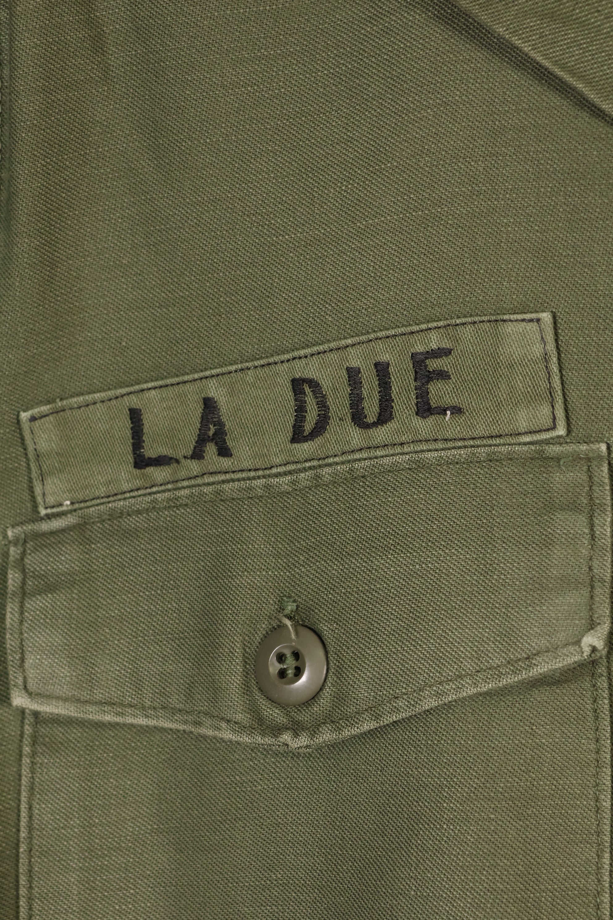 สัญญาปี 1972, 15 1/2 x 33, OG-107, เสื้อใช้งานทั่วไป, มีแพทช์, มือสอง