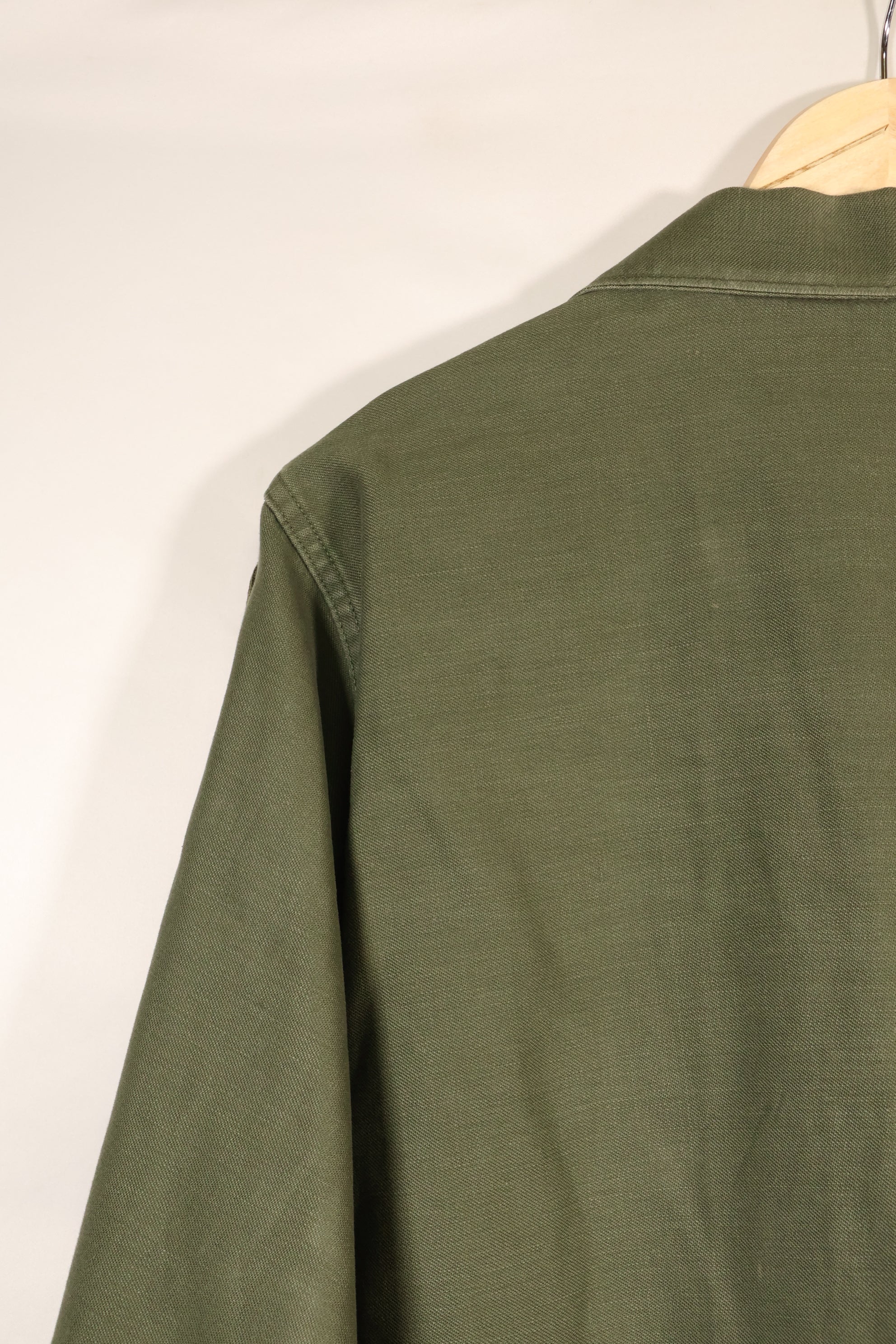 สัญญาปี 1972, 15 1/2 x 33, OG-107, เสื้อใช้งานทั่วไป, มีแพทช์, มือสอง