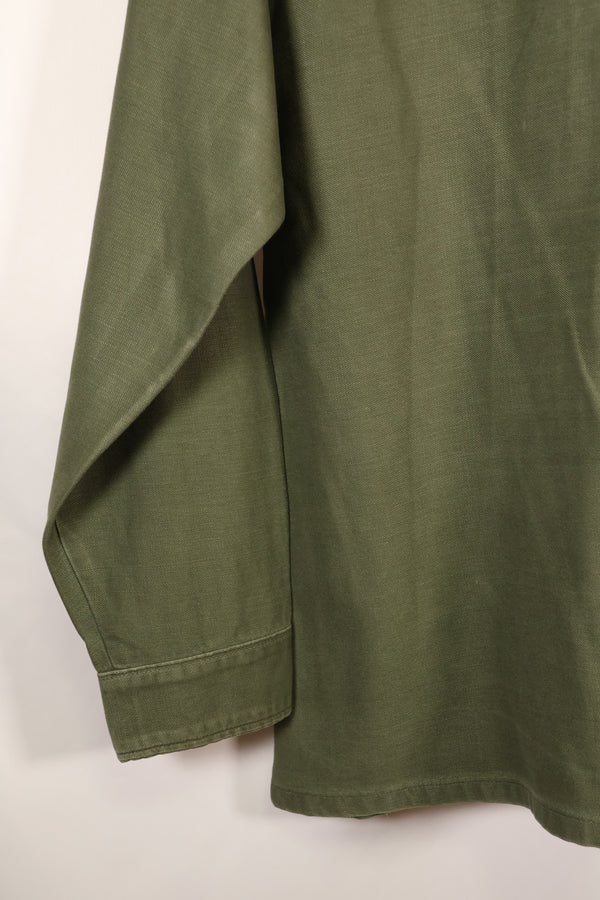 สัญญาปี 1972, 15 1/2 x 33, OG-107, เสื้อใช้งานทั่วไป, มีแพทช์, มือสอง