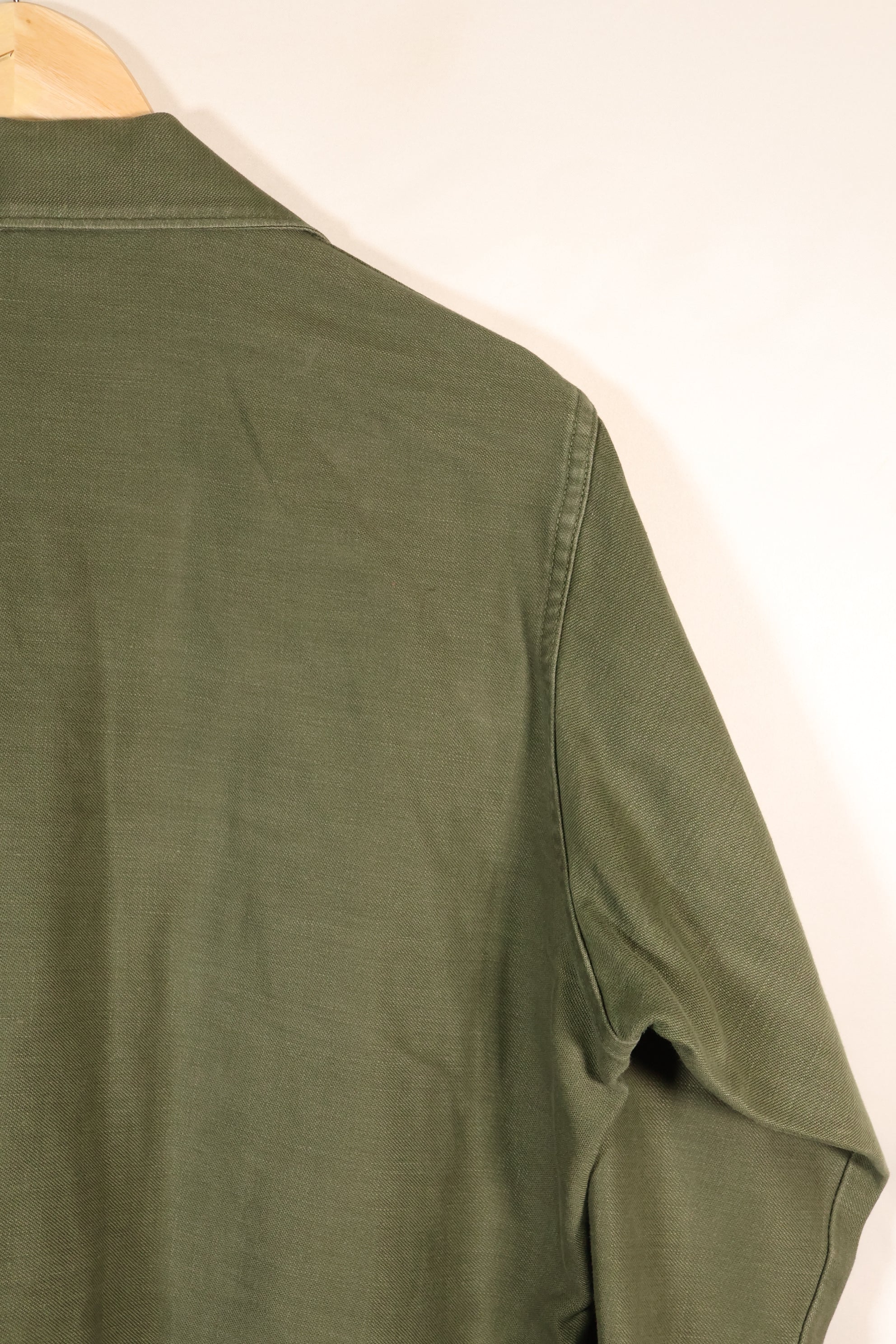 สัญญาปี 1972, 15 1/2 x 33, OG-107, เสื้อใช้งานทั่วไป, มีแพทช์, มือสอง