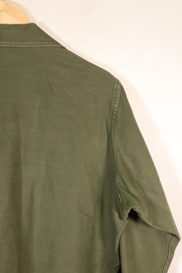 สัญญาปี 1972, 15 1/2 x 33, OG-107, เสื้อใช้งานทั่วไป, มีแพทช์, มือสอง
