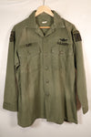 สินค้าตามสัญญาช่วงปลายทศวรรษ 1960 – 16 1/2 x 32 – OG-107 – เสื้อยูทิลิตี้ – มีแพทช์ – มือสอง