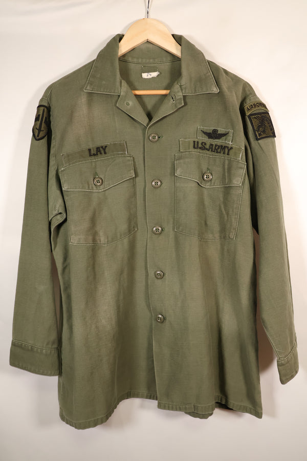 สินค้าตามสัญญาช่วงปลายทศวรรษ 1960 – 16 1/2 x 32 – OG-107 – เสื้อยูทิลิตี้ – มีแพทช์ – มือสอง