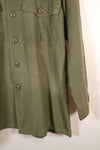 สินค้าตามสัญญาช่วงปลายทศวรรษ 1960 – 16 1/2 x 32 – OG-107 – เสื้อยูทิลิตี้ – มีแพทช์ – มือสอง