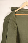 สินค้าตามสัญญาช่วงปลายทศวรรษ 1960 – 16 1/2 x 32 – OG-107 – เสื้อยูทิลิตี้ – มีแพทช์ – มือสอง