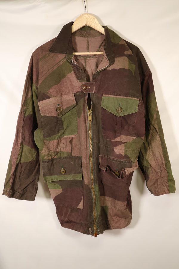 ทศวรรษ 1940, สงครามโลกครั้งที่สอง, กองทัพอังกฤษ, เสื้อคลุมพรางกันลม, ปรับเปลี่ยน, จำลองสงครามอินโดจีน, ปรับเปลี่ยนหลังสงคราม, มือสอง