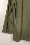 สินค้าตามสัญญาช่วงปลายทศวรรษ 1960 – 16 1/2 x 32 – OG-107 – เสื้อยูทิลิตี้ – มีแพทช์ – มือสอง