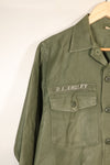 สัญญาลงวันที่ปี 1971; ขนาดประมาณ: เล็ก; OG-107; เสื้อใช้งานทั่วไป; กองทัพเรือสหรัฐฯ; มีเครื่องหมายเทปเดิม; สินค้ามือสอง