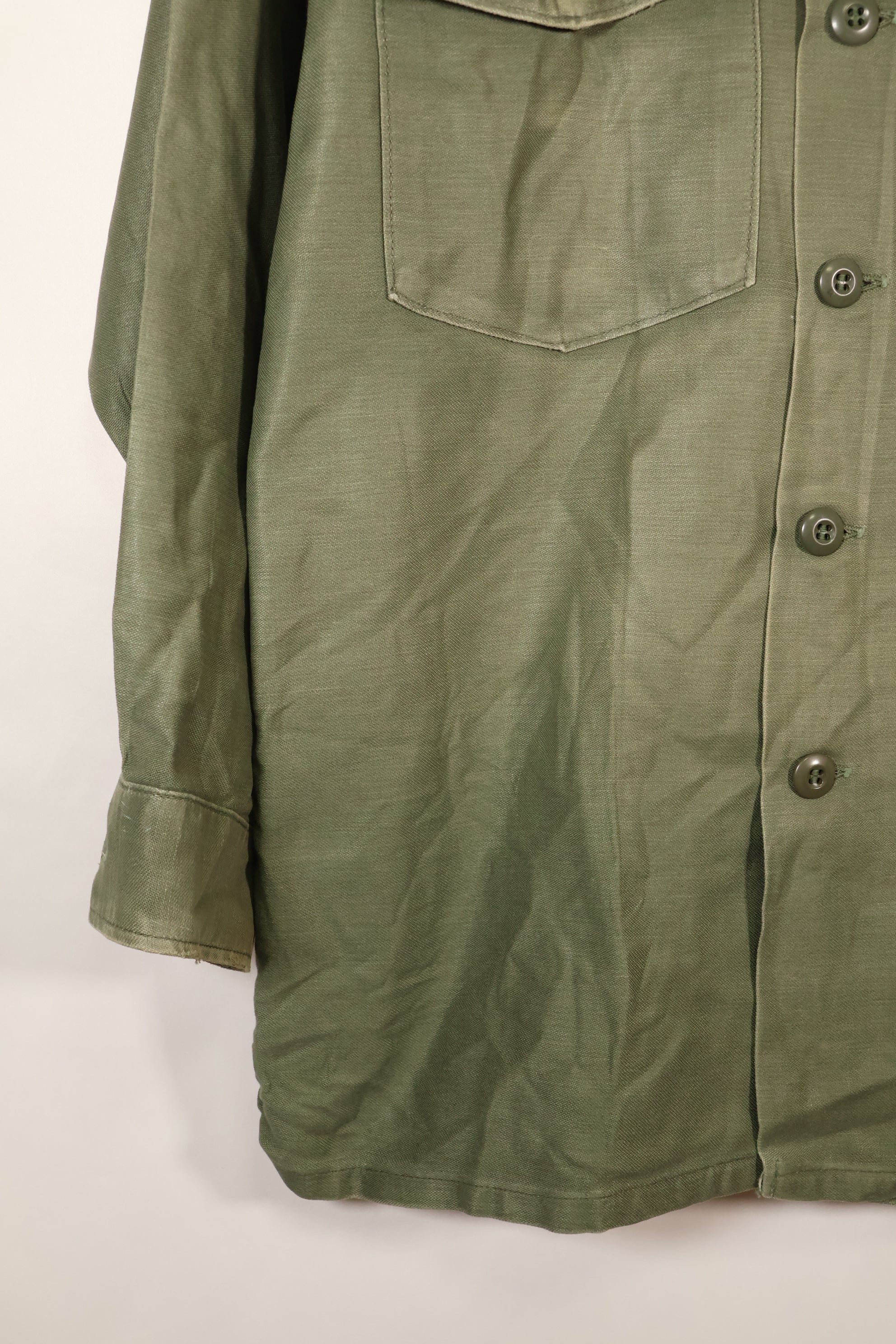 สัญญาลงวันที่ปี 1971; ขนาดประมาณ: เล็ก; OG-107; เสื้อใช้งานทั่วไป; กองทัพเรือสหรัฐฯ; มีเครื่องหมายเทปเดิม; สินค้ามือสอง