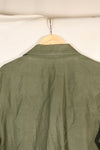 สัญญาลงวันที่ปี 1971; ขนาดประมาณ: เล็ก; OG-107; เสื้อใช้งานทั่วไป; กองทัพเรือสหรัฐฯ; มีเครื่องหมายเทปเดิม; สินค้ามือสอง
