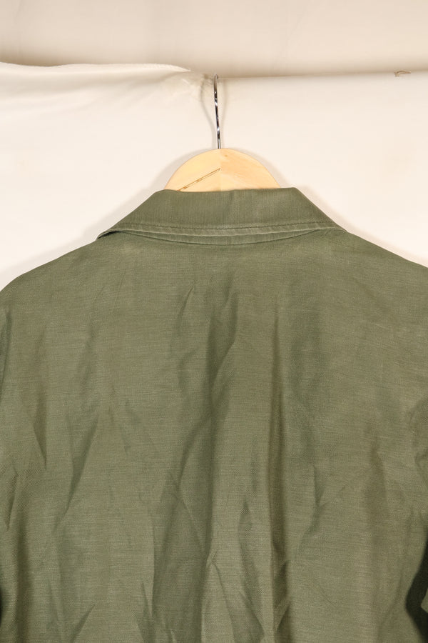 สัญญาลงวันที่ปี 1971; ขนาดประมาณ: เล็ก; OG-107; เสื้อใช้งานทั่วไป; กองทัพเรือสหรัฐฯ; มีเครื่องหมายเทปเดิม; สินค้ามือสอง
