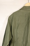 สัญญาลงวันที่ปี 1971; ขนาดประมาณ: เล็ก; OG-107; เสื้อใช้งานทั่วไป; กองทัพเรือสหรัฐฯ; มีเครื่องหมายเทปเดิม; สินค้ามือสอง
