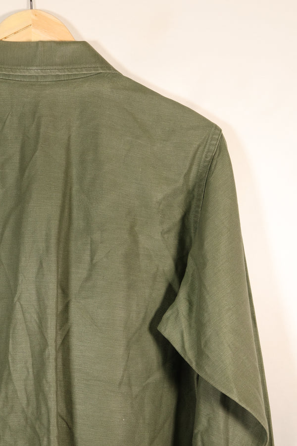 สัญญาลงวันที่ปี 1971; ขนาดประมาณ: เล็ก; OG-107; เสื้อใช้งานทั่วไป; กองทัพเรือสหรัฐฯ; มีเครื่องหมายเทปเดิม; สินค้ามือสอง