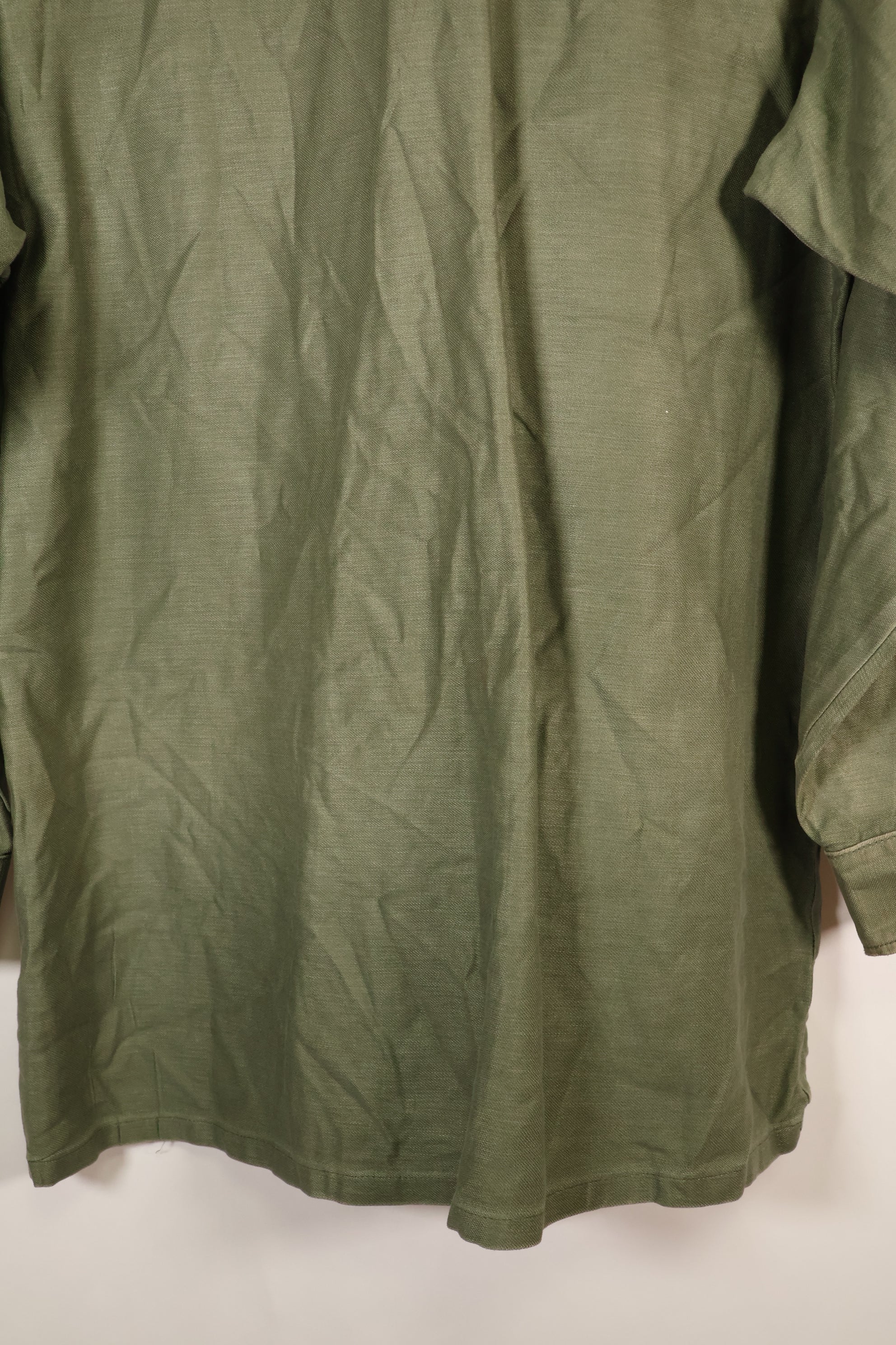สัญญาลงวันที่ปี 1971; ขนาดประมาณ: เล็ก; OG-107; เสื้อใช้งานทั่วไป; กองทัพเรือสหรัฐฯ; มีเครื่องหมายเทปเดิม; สินค้ามือสอง