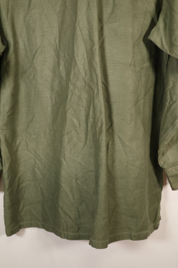 สัญญาลงวันที่ปี 1971; ขนาดประมาณ: เล็ก; OG-107; เสื้อใช้งานทั่วไป; กองทัพเรือสหรัฐฯ; มีเครื่องหมายเทปเดิม; สินค้ามือสอง