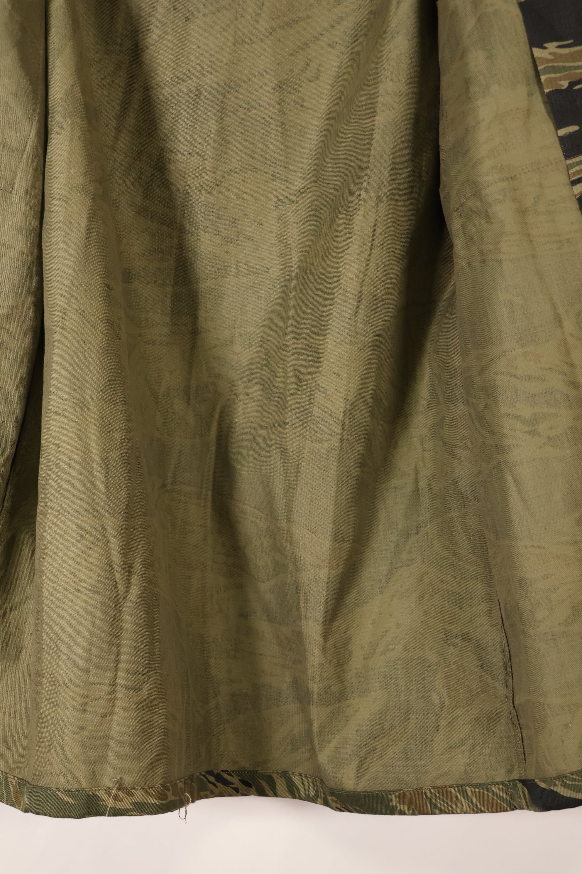 ประมาณปี 1965 – สินค้าคงคลัง – ลายเสือเงิน – ขนาด A–L – เสื้อเชิ้ตทรงเอเชีย