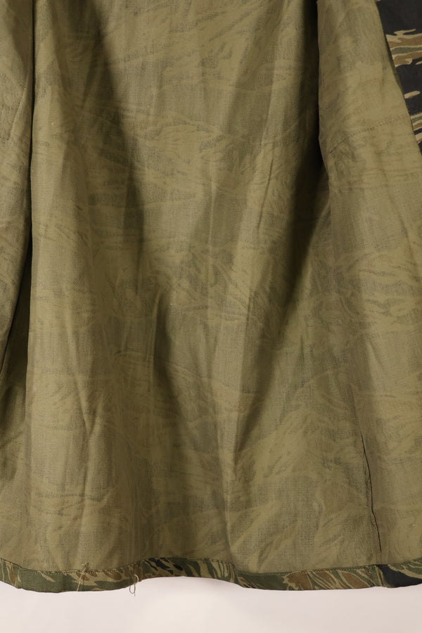 ประมาณปี 1965 – สินค้าคงคลัง – ลายเสือเงิน – ขนาด A–L – เสื้อเชิ้ตทรงเอเชีย