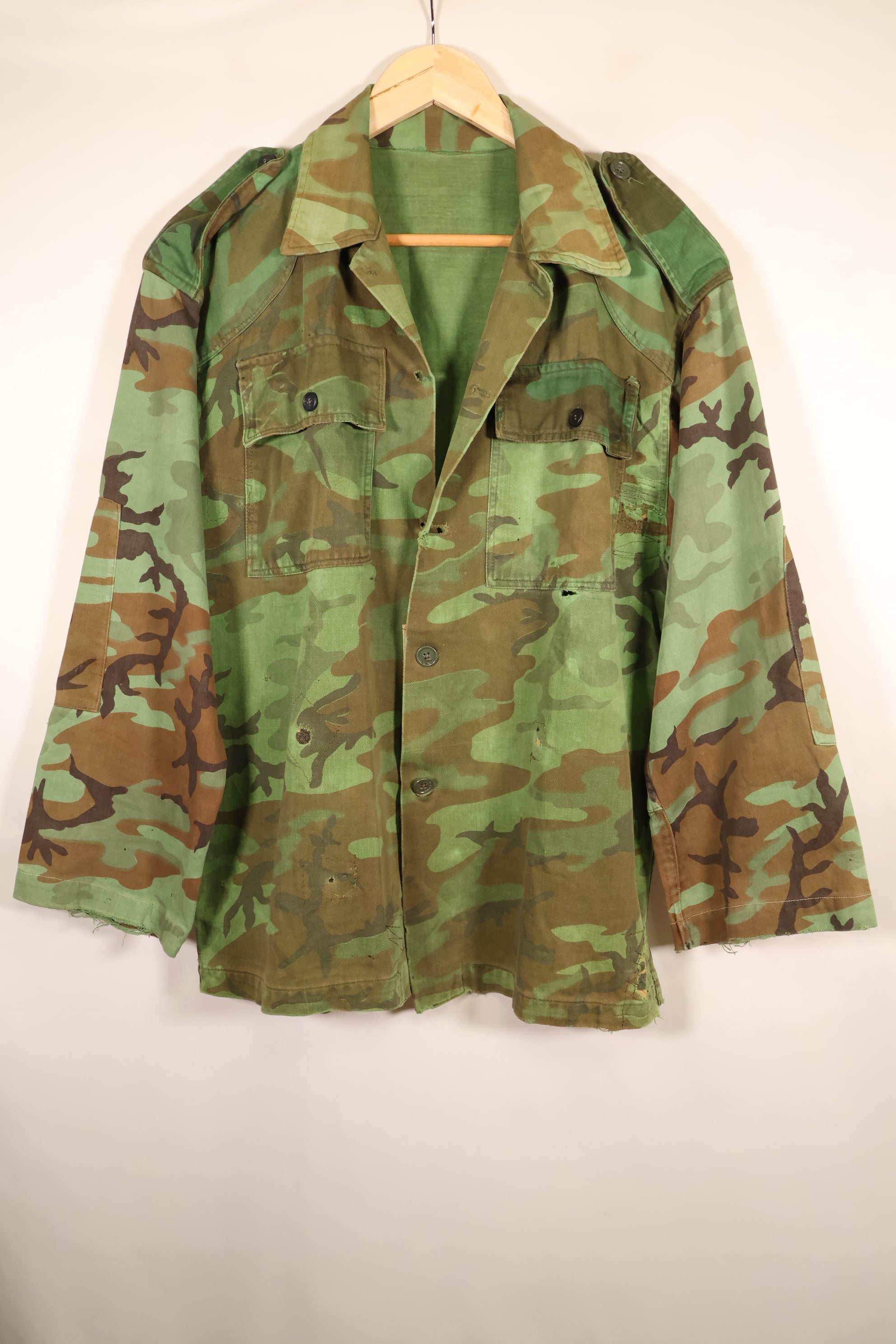 Early 1970s, Large Size, ARVN, South Vietnamese Airborne Division, Leaf Camouflage Shirt, Repaired, Used