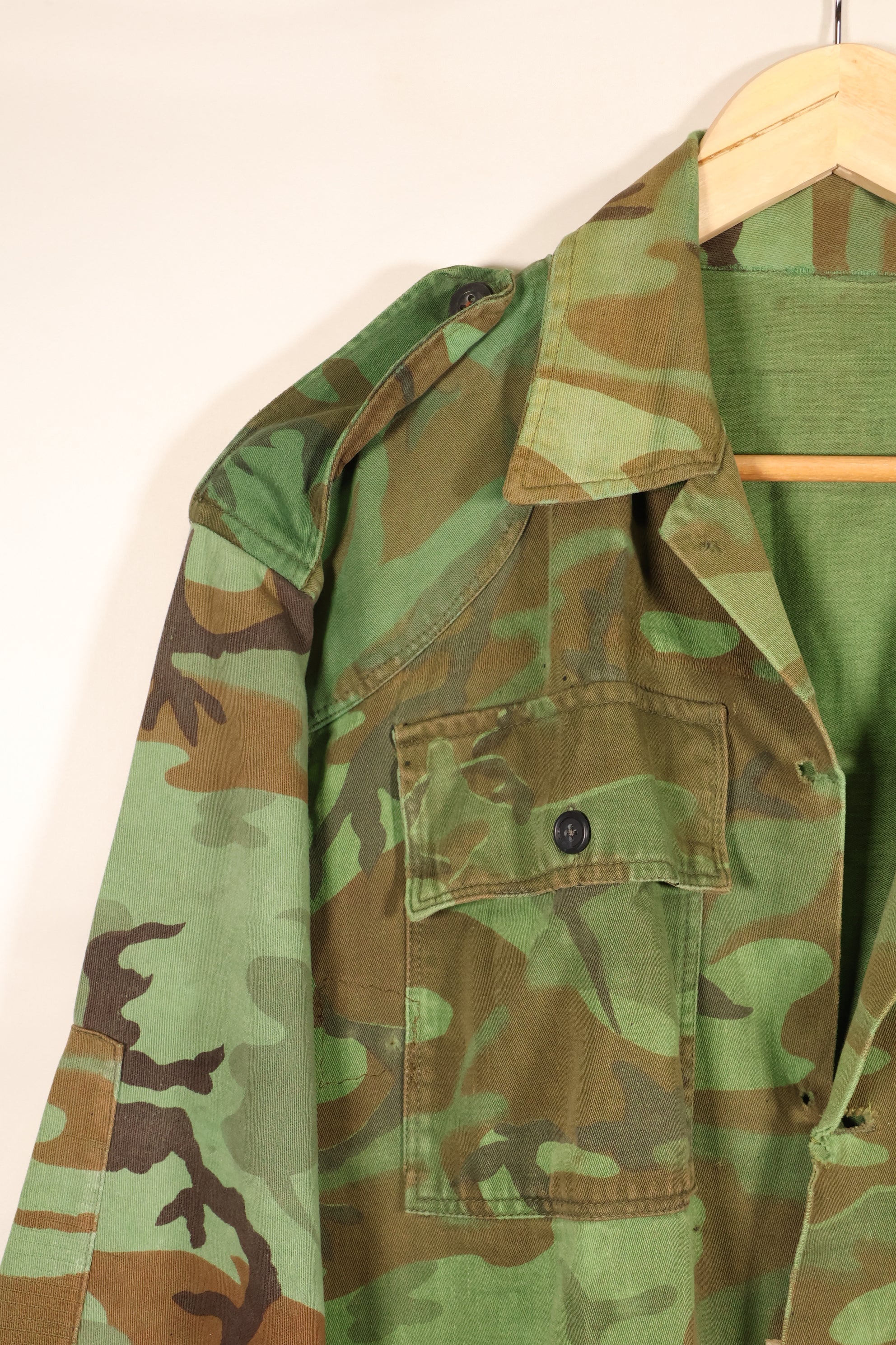 Early 1970s, Large Size, ARVN, South Vietnamese Airborne Division, Leaf Camouflage Shirt, Repaired, Used